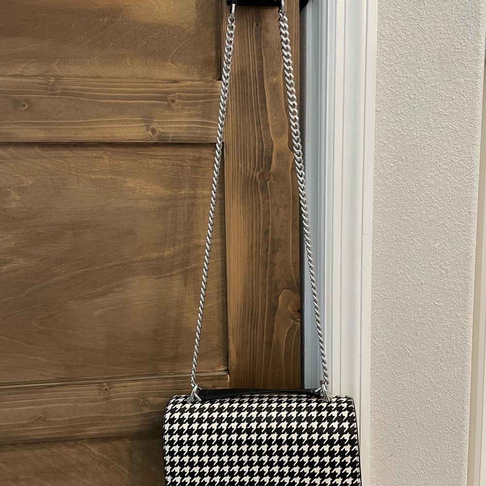 Michael Kors Black and White Houndstooth Shoulder Bag - Picture 3 of 8
